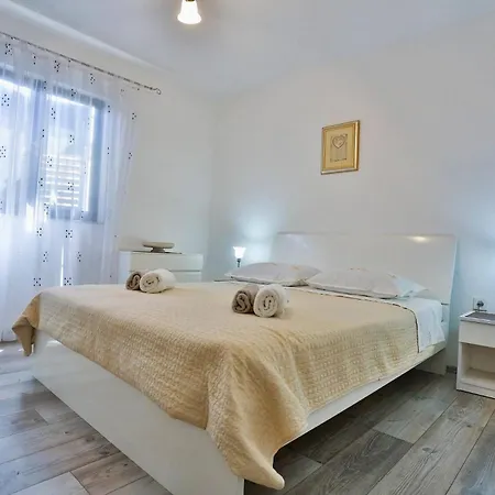 Apartamento Lenka Mato Sutivan