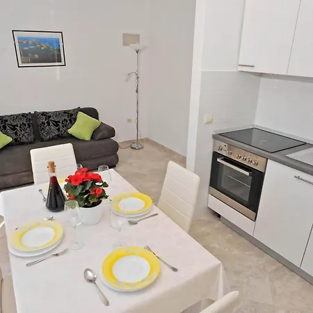 Lenka Mato Apartamento Sutivan