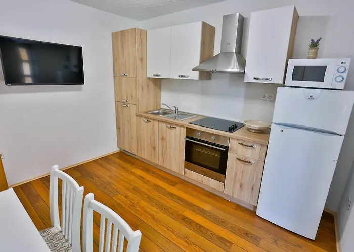 Lenka Mato * Sutivan