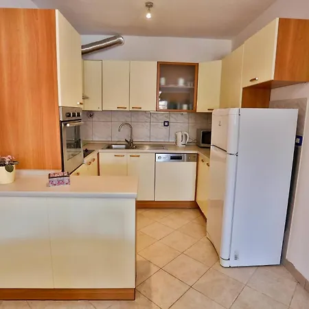 Lenka Mato * Sutivan