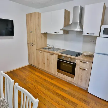 Lenka Mato * Sutivan