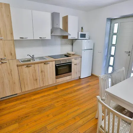 Lenka Mato Apartment