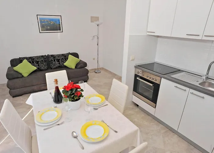 Lenka Mato Apartament Sutivan